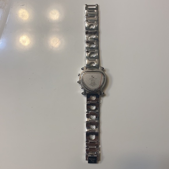 Heart shaped, brand New watch - Picture 4 of 4